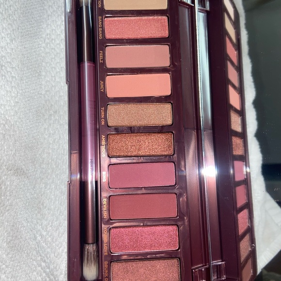 Urban Decay Naked Cherry eyeshadow pallet - Picture 3 of 8